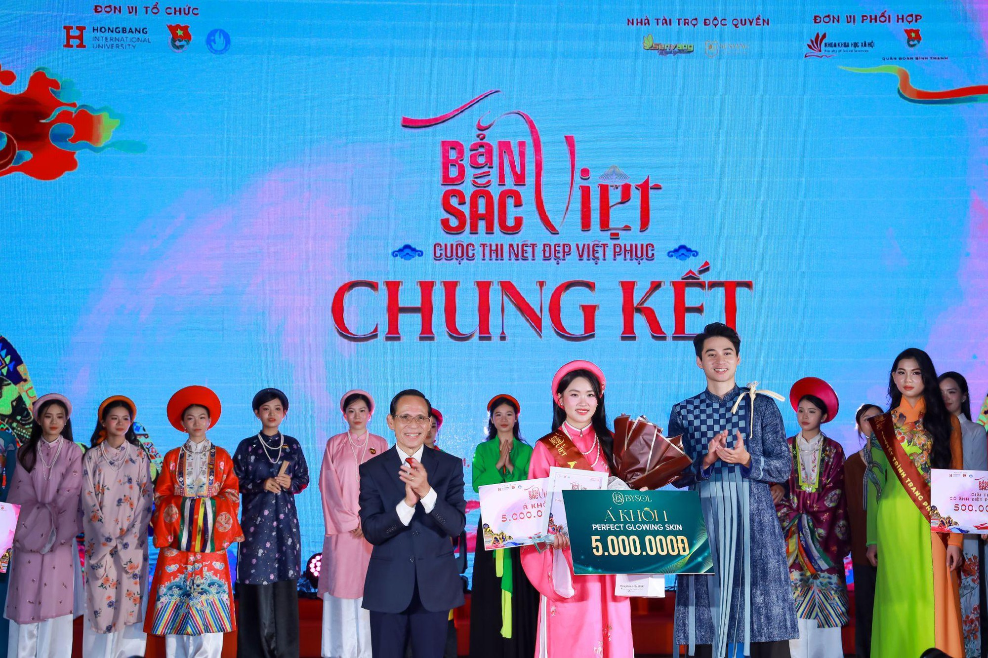 Hồ sơ ấn tượng của Á khôi 1 Phương Anh: 13 tuổi đã trở thành Người mẫu nhí xuất sắc, thành tích học tập khiến nhiều người ngưỡng mộ - Ảnh 1.