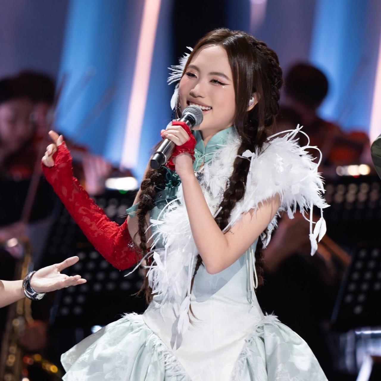 Phương Mỹ Chi trong tiết mục mashup