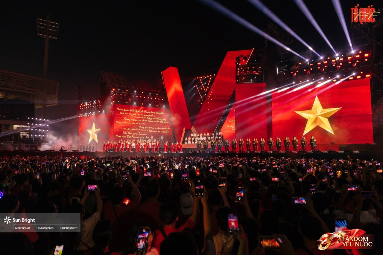 Hơn 100 triệu trái tim chung một thần tượng - concert tuyệt vời nhất chỉ có thể là “concert quốc gia”- Ảnh 6.