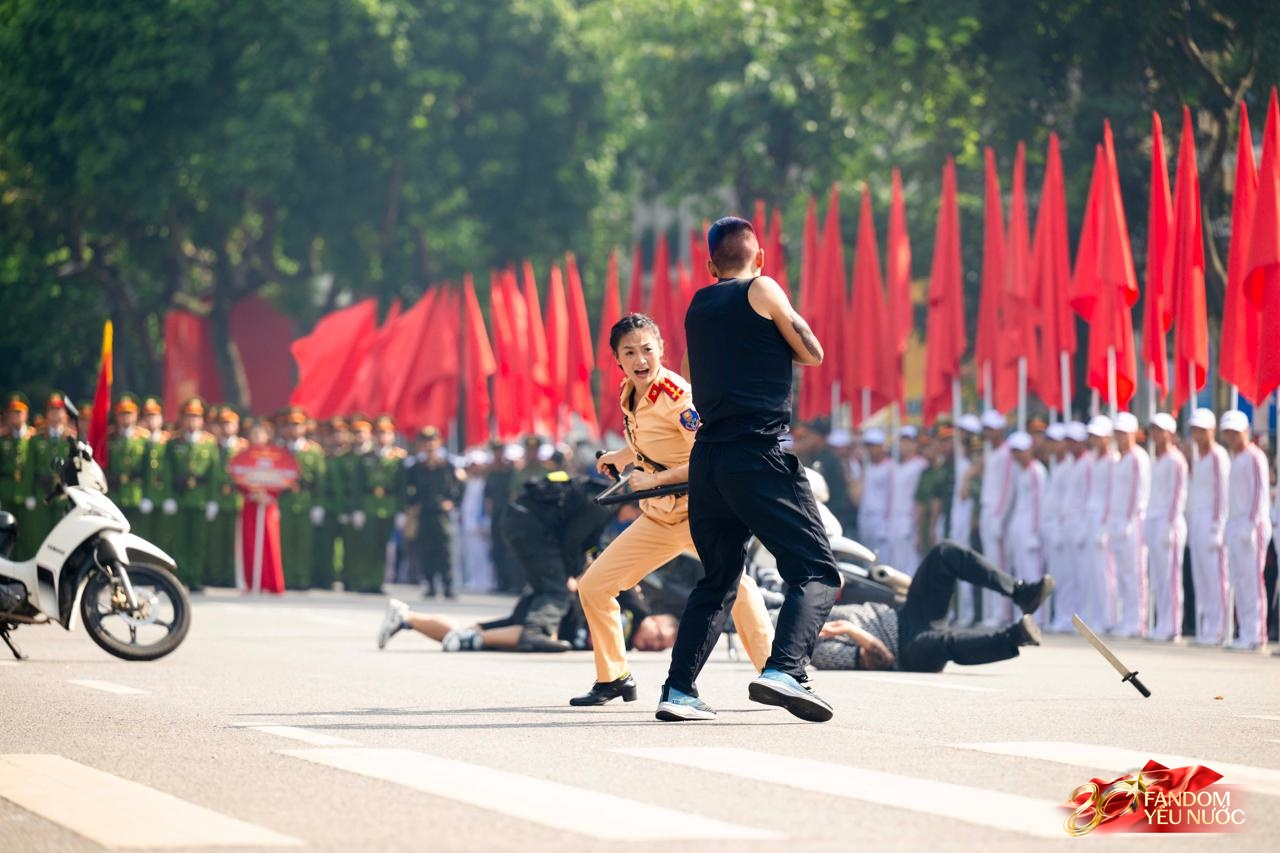 Nữ Đại úy Công an xinh đẹp và tài năng quật ngã 'quái xế' tại Hồ Gươm: Vẫn còn độc thân - Ảnh 4.