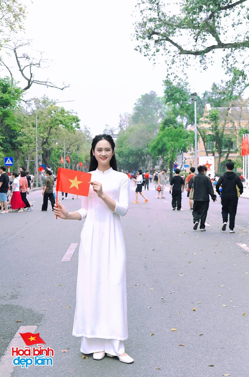 30/4 - Hà Nội, một ngày bình yên và đầy tự hào- Ảnh 1.