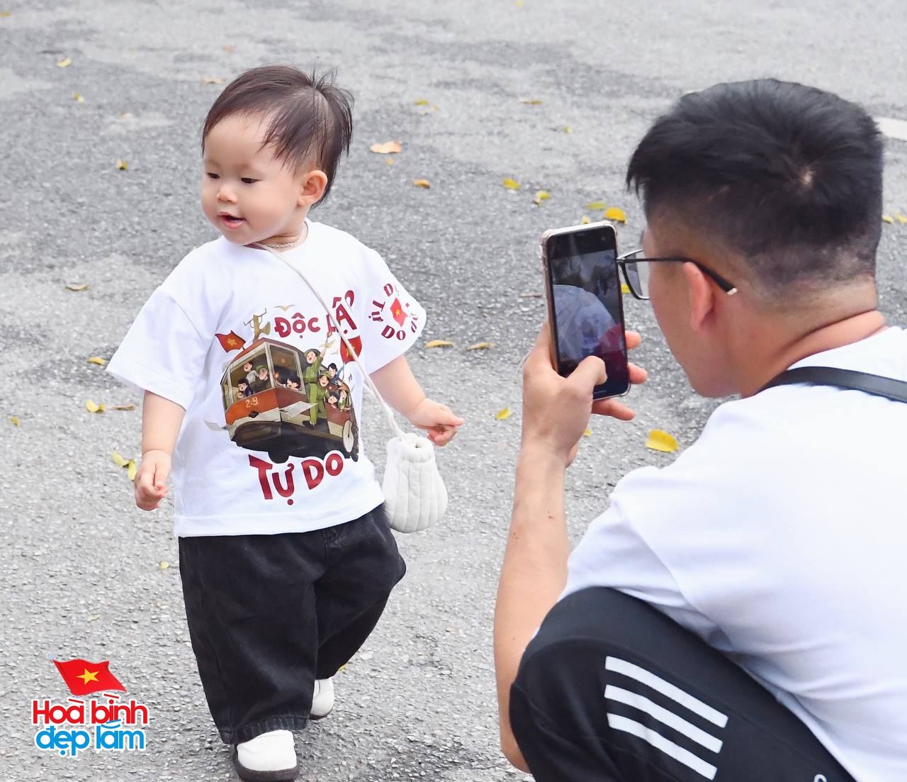 30/4 - Hà Nội, một ngày bình yên và đầy tự hào- Ảnh 21.