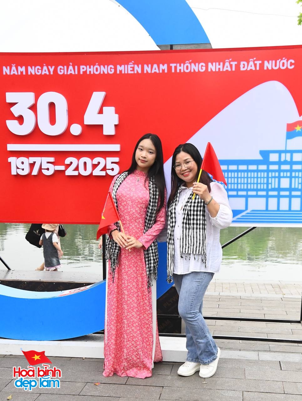30/4 - Hà Nội, một ngày bình yên và đầy tự hào- Ảnh 22.