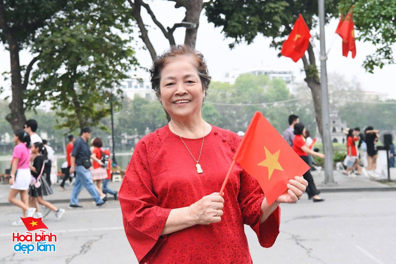 30/4 - Hà Nội, một ngày bình yên và đầy tự hào- Ảnh 4.