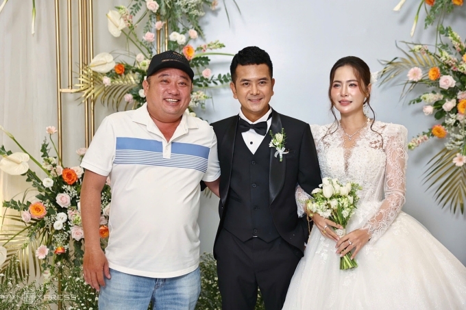 Cò Phùng Ngọc mừng hạnh phúc của Hùng Thuận và bà xã Thanh Tâm, tối 12/7.