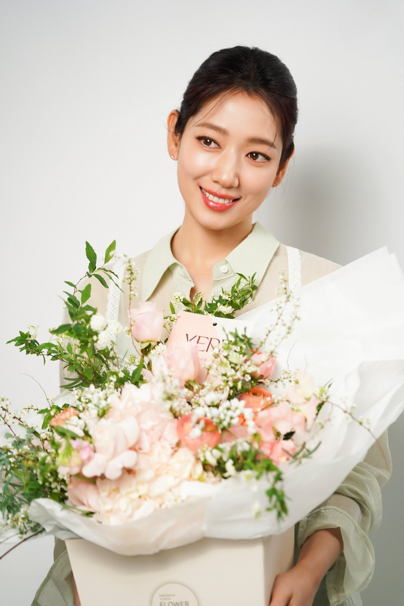Park Shin Hye trẻ trung và xinh đẹp