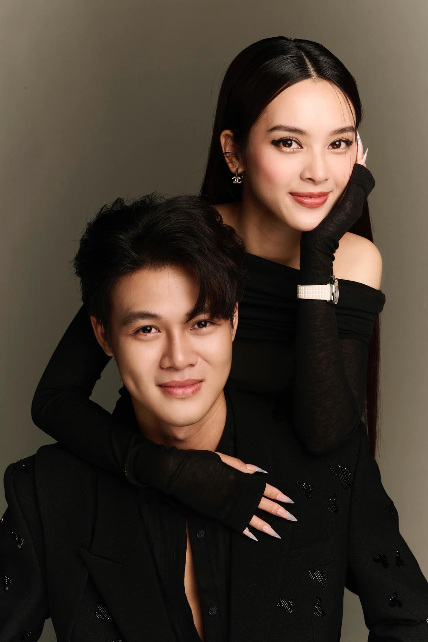 Showbiz 1.3: Văn Toàn và Hòa Minzy gây sốt; Hương Ly nhận lời cầu hôn - Ảnh 4.