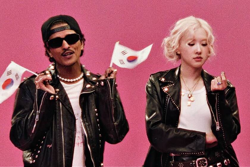 Rosé và Bruno Mars trên sân khấu