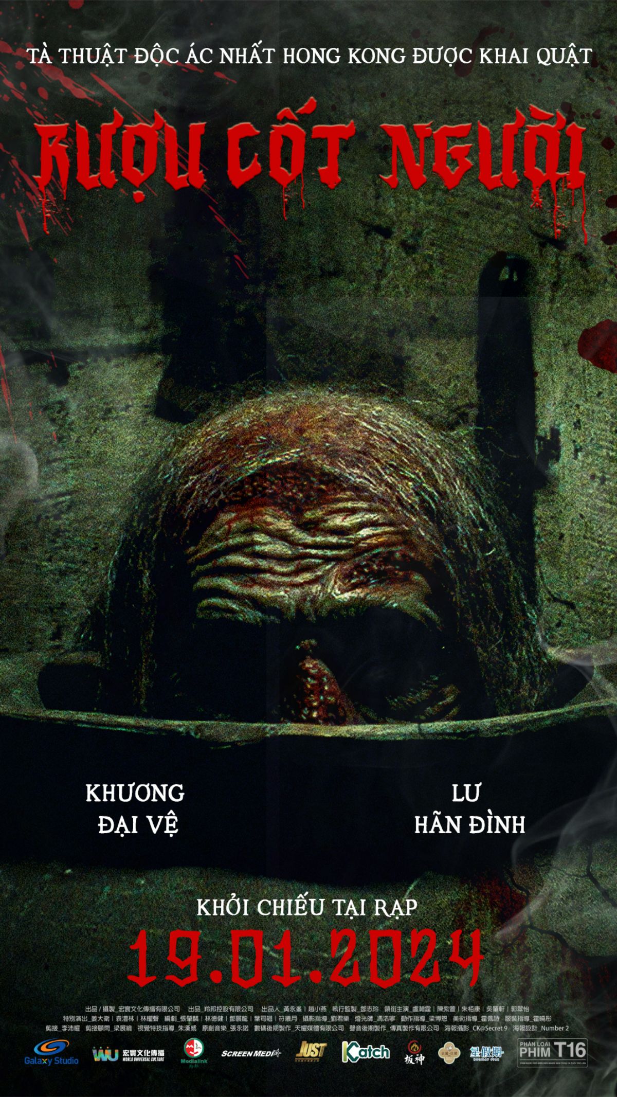 Câu chuyện của Rượu Cốt Người (It Remains) bắt đầu khi Trương Tử Kiệt (Lư Hãn Đình) và nhóm đồng nghiệp của mình quyết định du lịch ở một hòn đảo hoang vắng