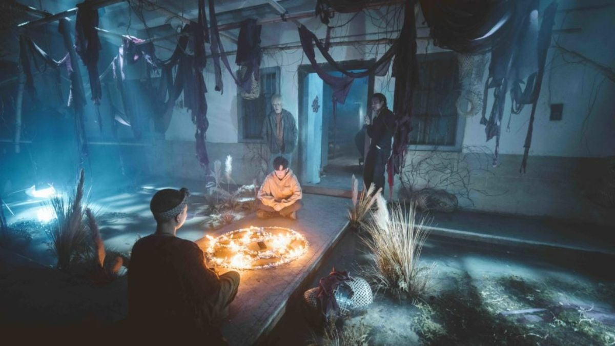 Chủ đề chính của Rượu Cốt Người không chỉ xoay quanh nỗi sợ hãi mà còn là những cảm xúc sâu sắc về sự mất mát và hối tiếc