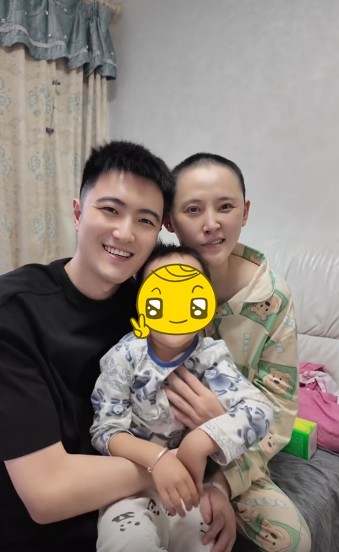 Nữ blogger nổi tiếng qua đời sau gần 1 năm chống chọi với ung thư - Ảnh 4.