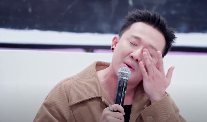 Khán giả cảm thấy mệt mỏi khi Trấn Thành thường xuyên rơi nước mắt trong chương trình Em Xinh Say Hi- Ảnh 1.