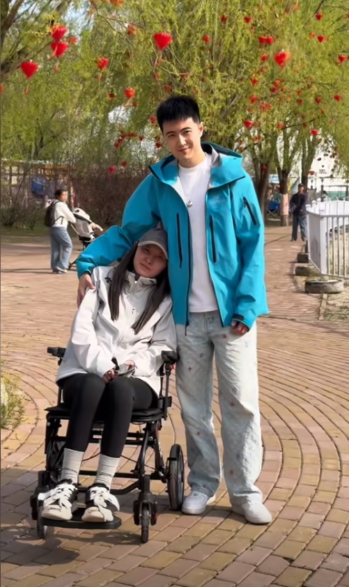 Nữ blogger nổi tiếng qua đời sau gần 1 năm chống chọi với ung thư - Ảnh 6.