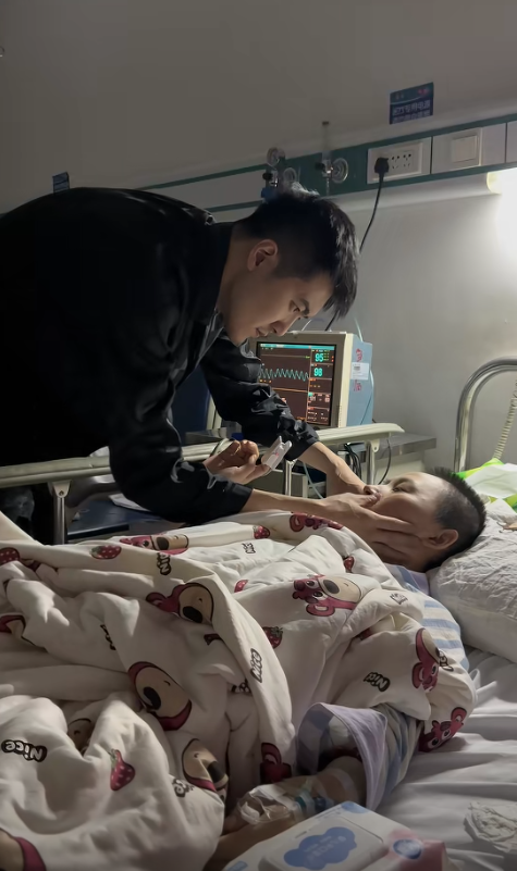 Nữ blogger nổi tiếng qua đời sau gần 1 năm chống chọi với ung thư - Ảnh 5.