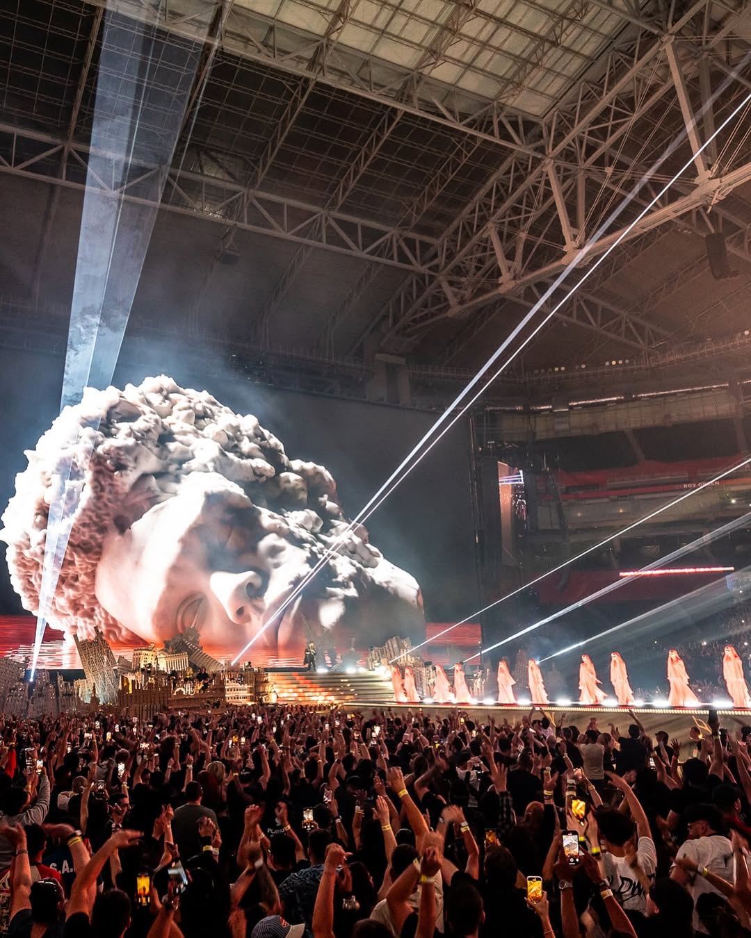 Người yêu cũ Selena Gomez biến concert thành 'đại lễ hiến tế', vé lên tới 100 triệu khán giả vẫn tranh nhau- Ảnh 11.
