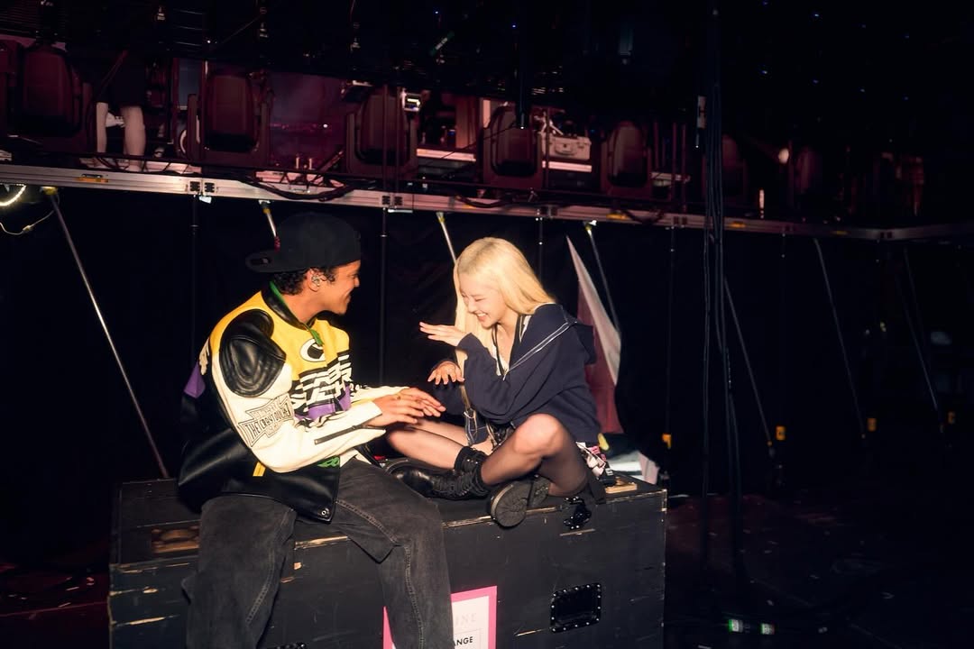 Rosé và Bruno Mars vui vẻ