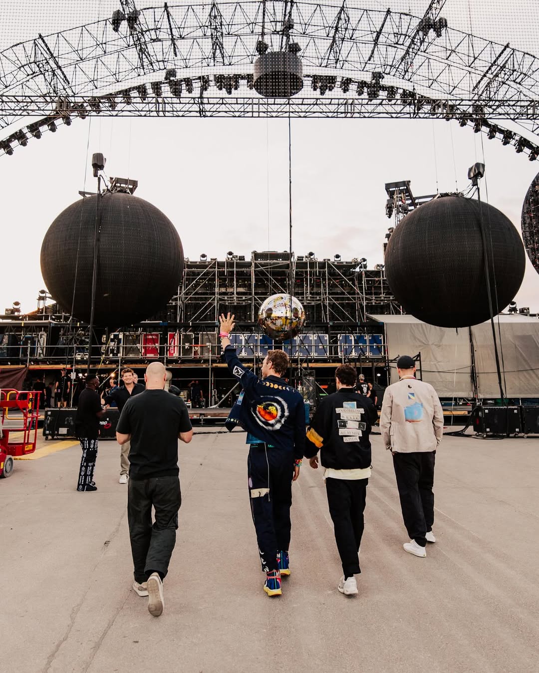 Tại sao giới thượng lưu lại say mê concert của ban nhạc Coldplay?- Ảnh 6.