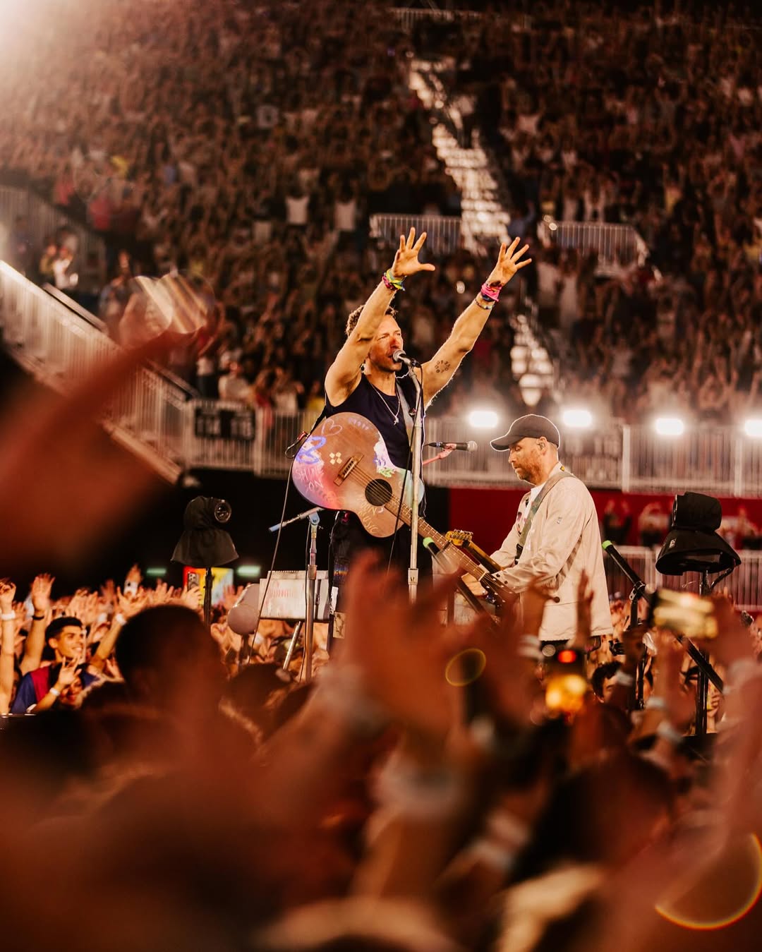 Tại sao giới thượng lưu lại say mê concert của ban nhạc Coldplay?- Ảnh 4.