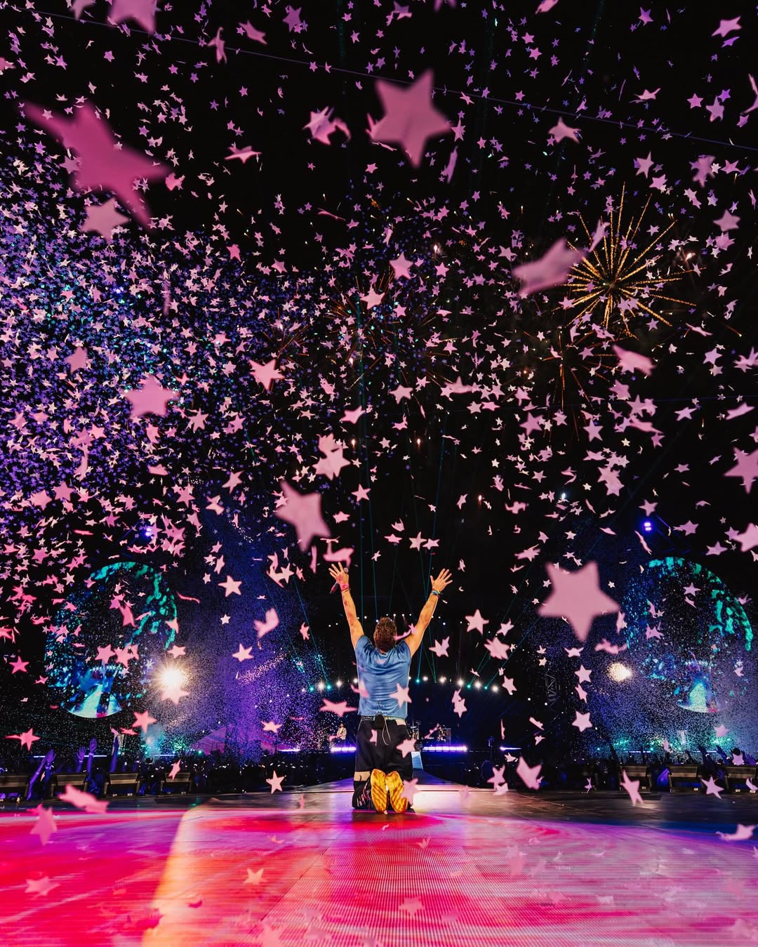 Tại sao giới thượng lưu lại say mê concert của ban nhạc Coldplay?- Ảnh 5.