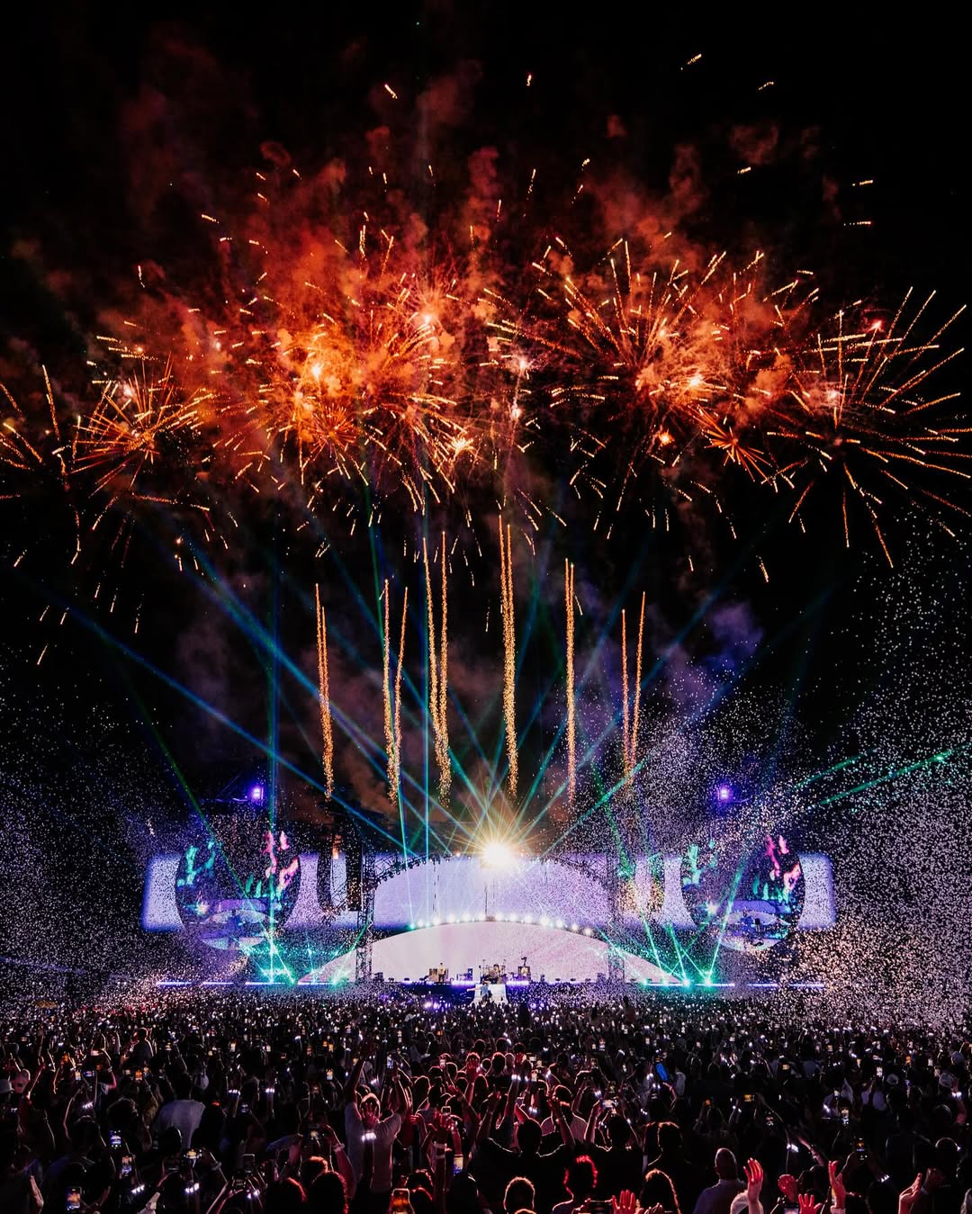 Tại sao giới thượng lưu lại say mê concert của ban nhạc Coldplay?- Ảnh 3.