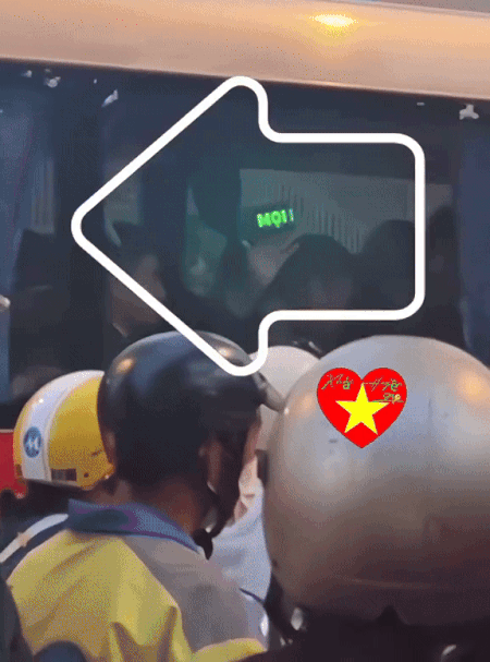 Chiến sĩ viết thông điệp cho người dân
