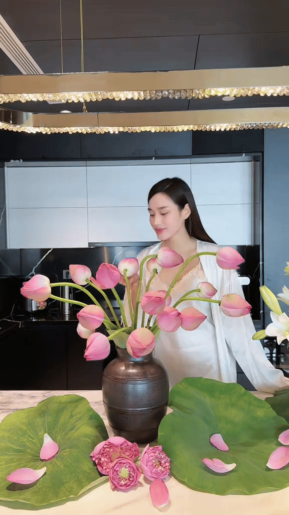 Khám Phá Xu Hướng Cắm Hoa Của Các Nàng Dâu Hào Môn Việt - Ảnh 1.