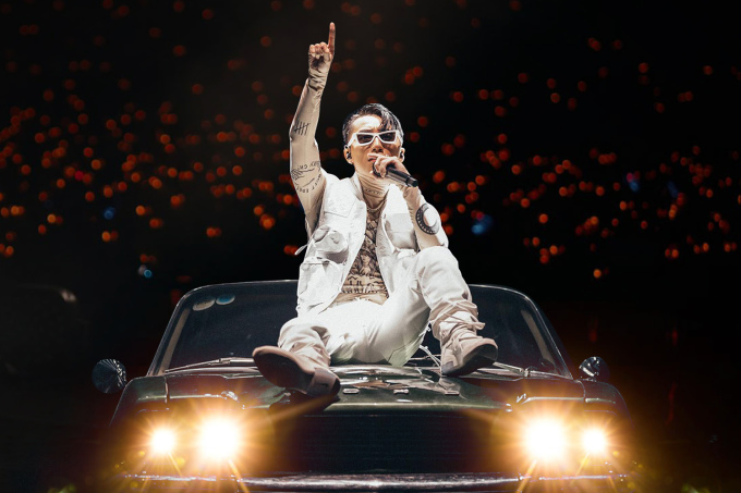 Sơn Tùng trong Sky Tour