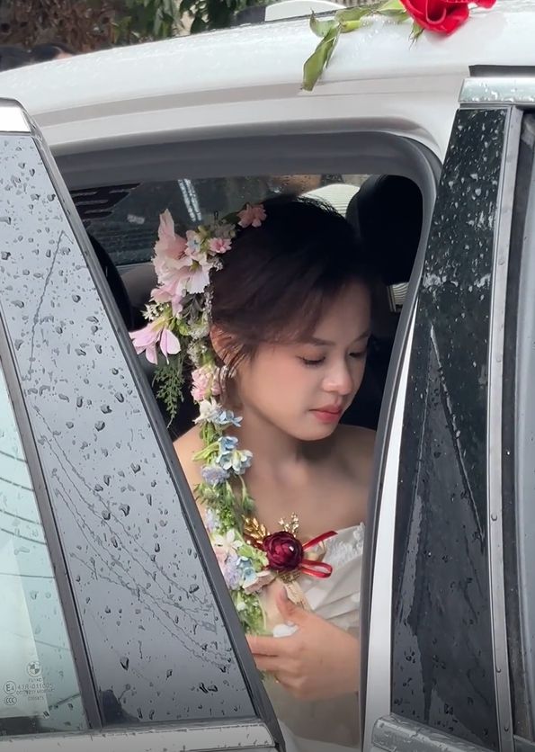 Cô dâu xinh đẹp gây sốt tại đám cưới quê - Ảnh 3.