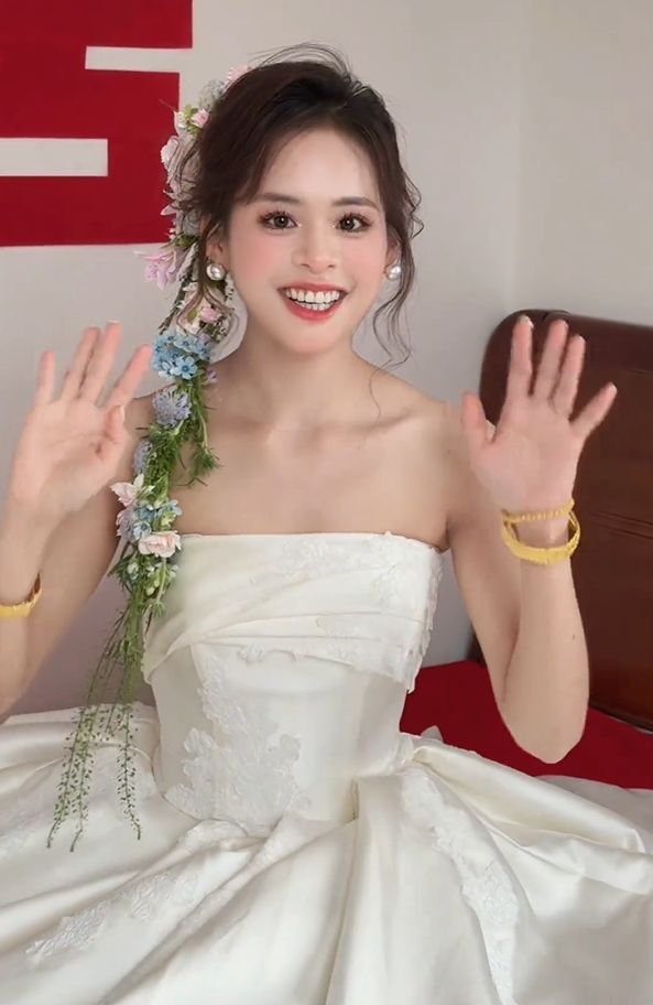 Cô dâu xinh đẹp gây sốt tại đám cưới quê - Ảnh 4.