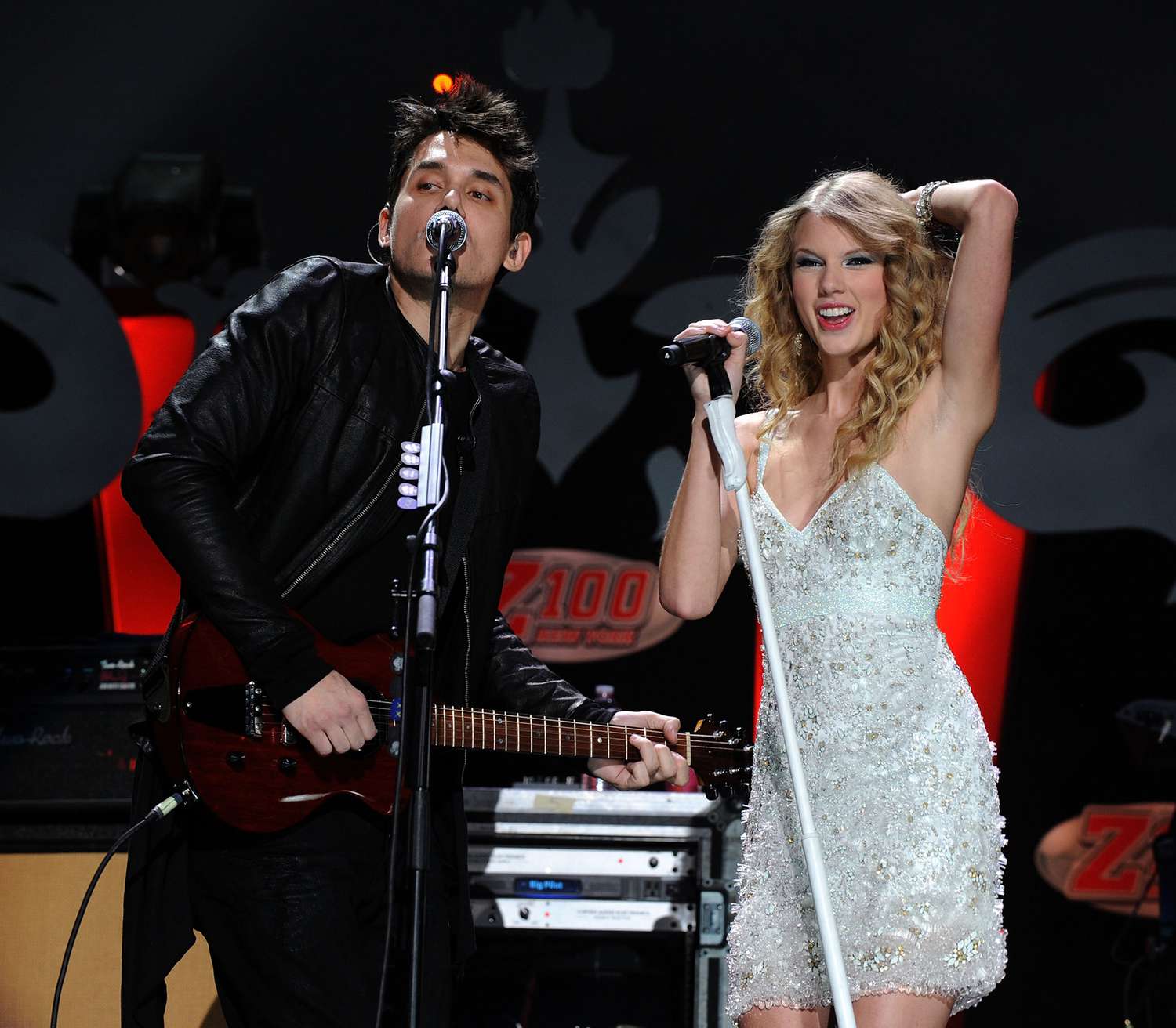 John từng có hàng trăm mối tình, 1 trong số đó là Taylor Swift