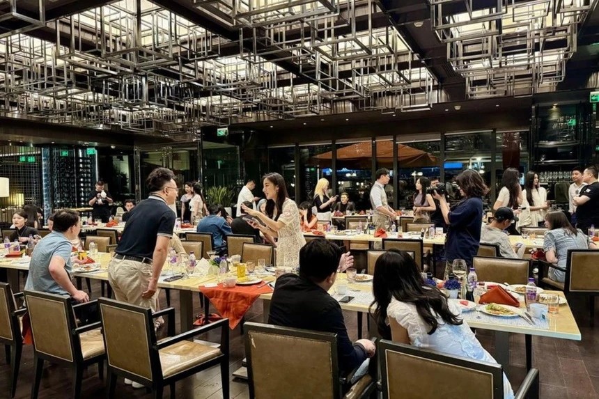 Tình Yêu Trong Thế Giới Giàu Có: Một Cuộc Tìm Kiếm Đầy Thách Thức - Ảnh 1.