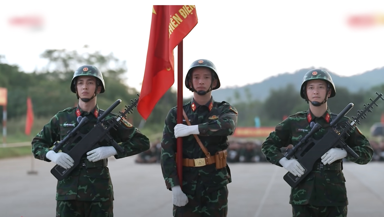 Thượng uý Lê Hoàng Hiệp gây sốt với sự xuất hiện trong Sao Nhập Ngũ - Ảnh 2.