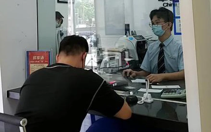 Vừa nhận chuyển khoản thành công đơn hàng 530 triệu đồng, tài khoản lập tức bị khoá, ngân hàng thông báo: Có bất thường- Ảnh 2.