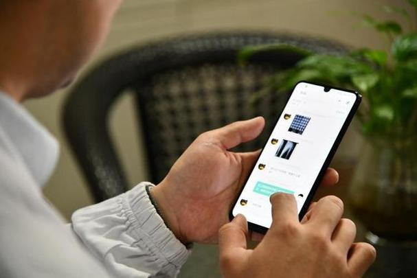 Vừa nhận chuyển khoản thành công đơn hàng 530 triệu đồng, tài khoản lập tức bị khoá, ngân hàng thông báo: Có bất thường- Ảnh 1.