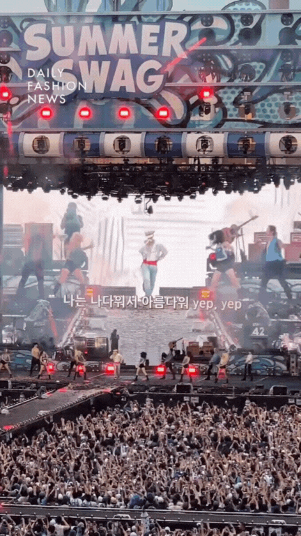 G-Dragon biểu diễn tại lễ hội nhạc nước.