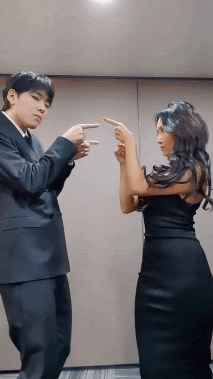 Zico và Hwasa trong video dance challenge.