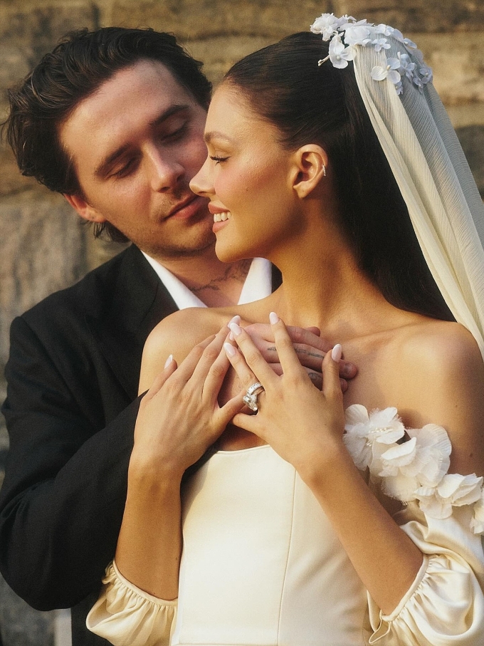 Brooklyn và Nicola trong lễ gia hạn lời thề hôn nhân.