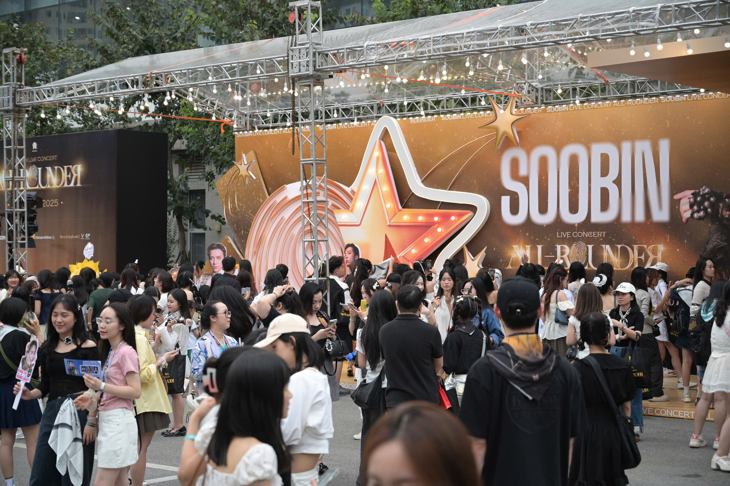 SOOBIN thể hiện tài năng đa dạng trong concert đầu tay.