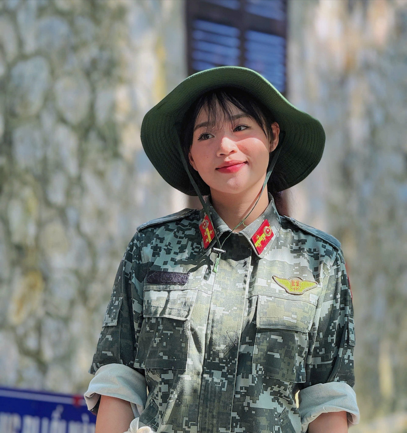 Nữ chiến sĩ Cảnh sát đặc nhiệm gây sốt với hành động hiến tóc đầy ý nghĩa - Ảnh 4.